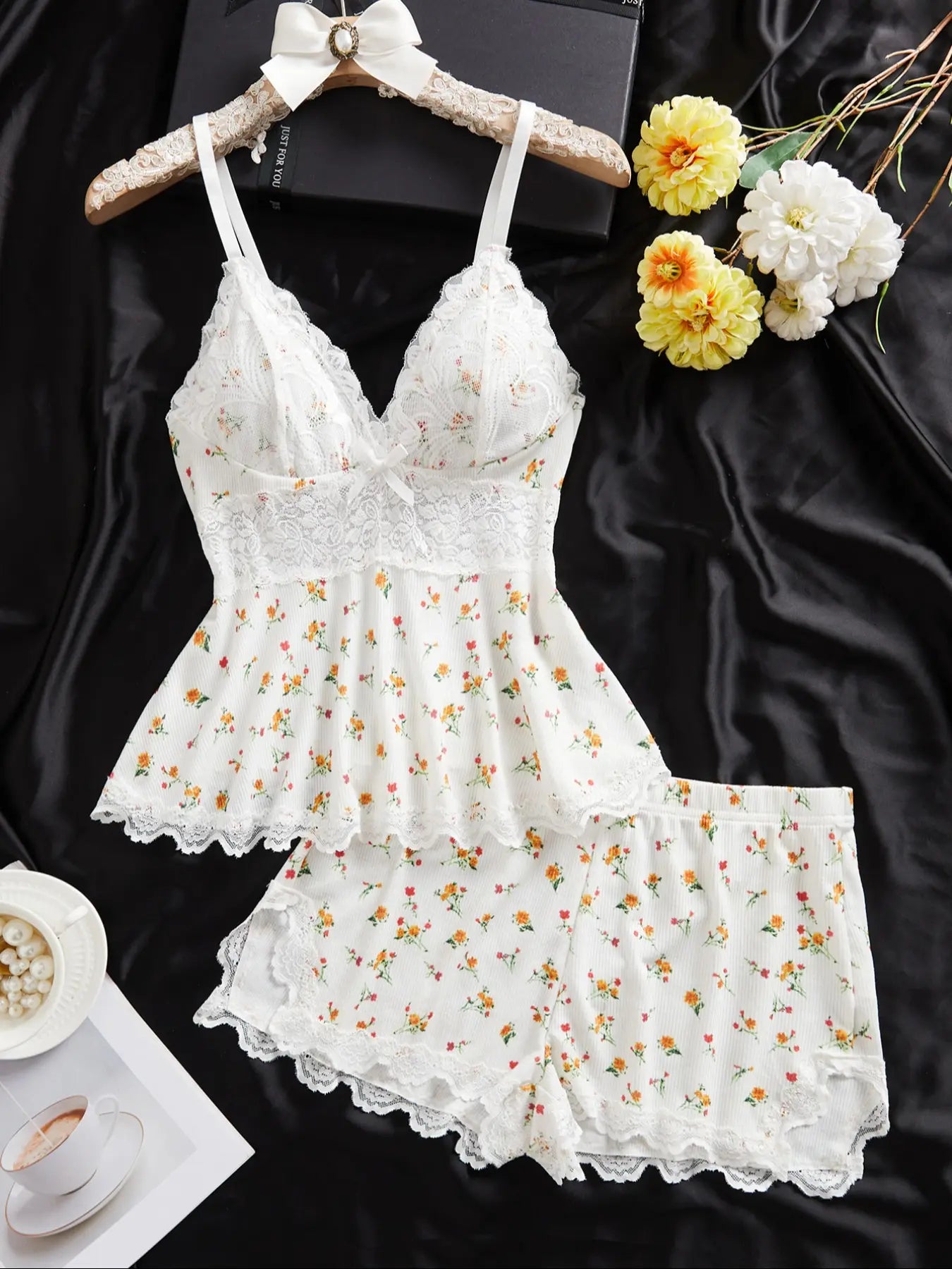 NINONERA Plain Lace Patchwork Bow Decor Cami Top & Shorts PJ Set — White floral