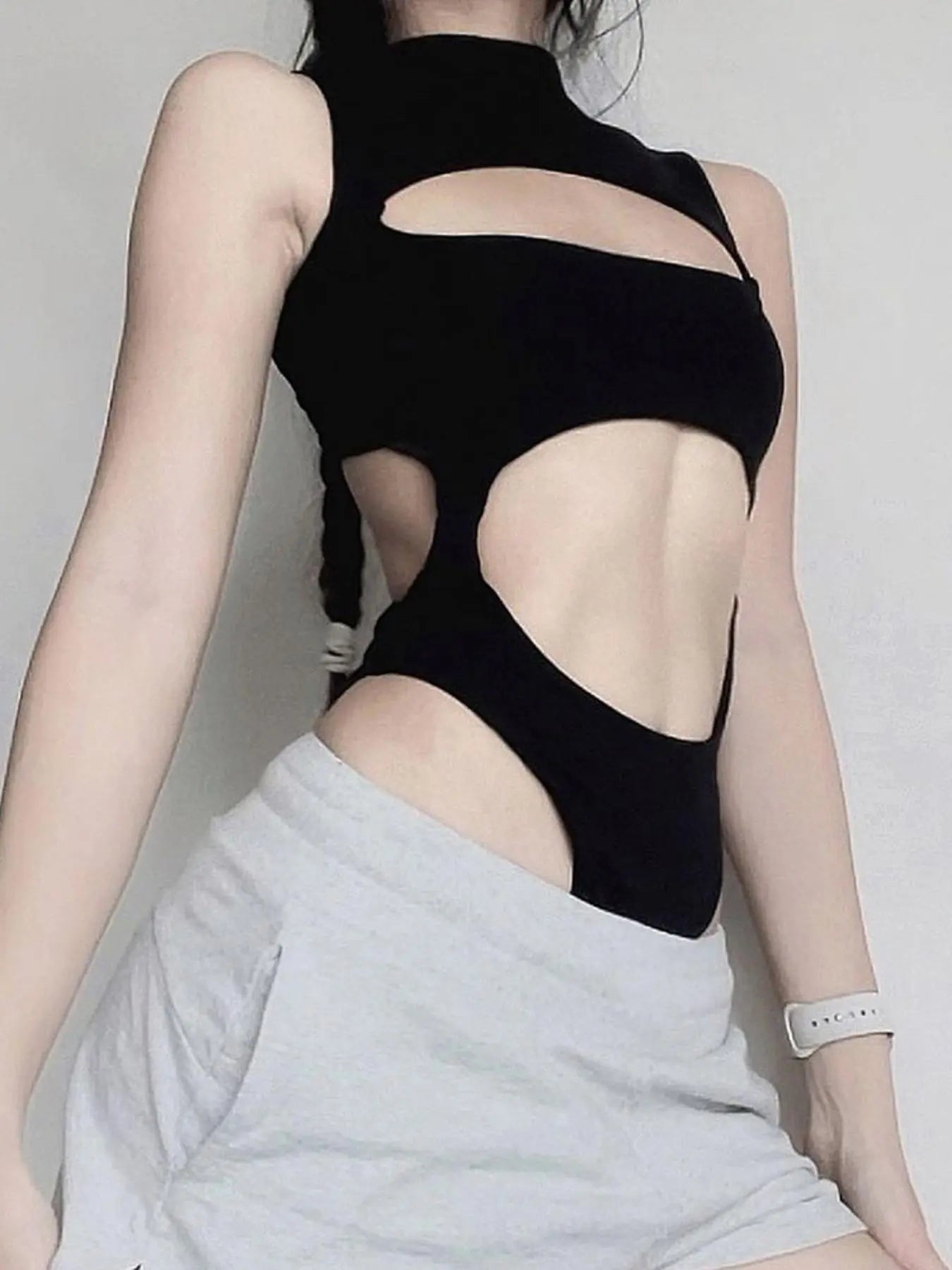 NINONERA Plain Minimalist Cut-Out Bodysuit — Black